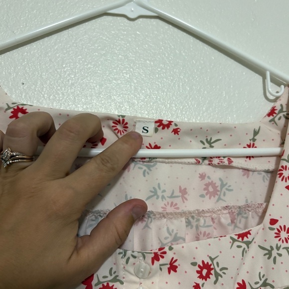 SHEIN Women’s Ivory & Red floral Square Neck Button Up Dress Size Small Mini - Picture 4 of 9